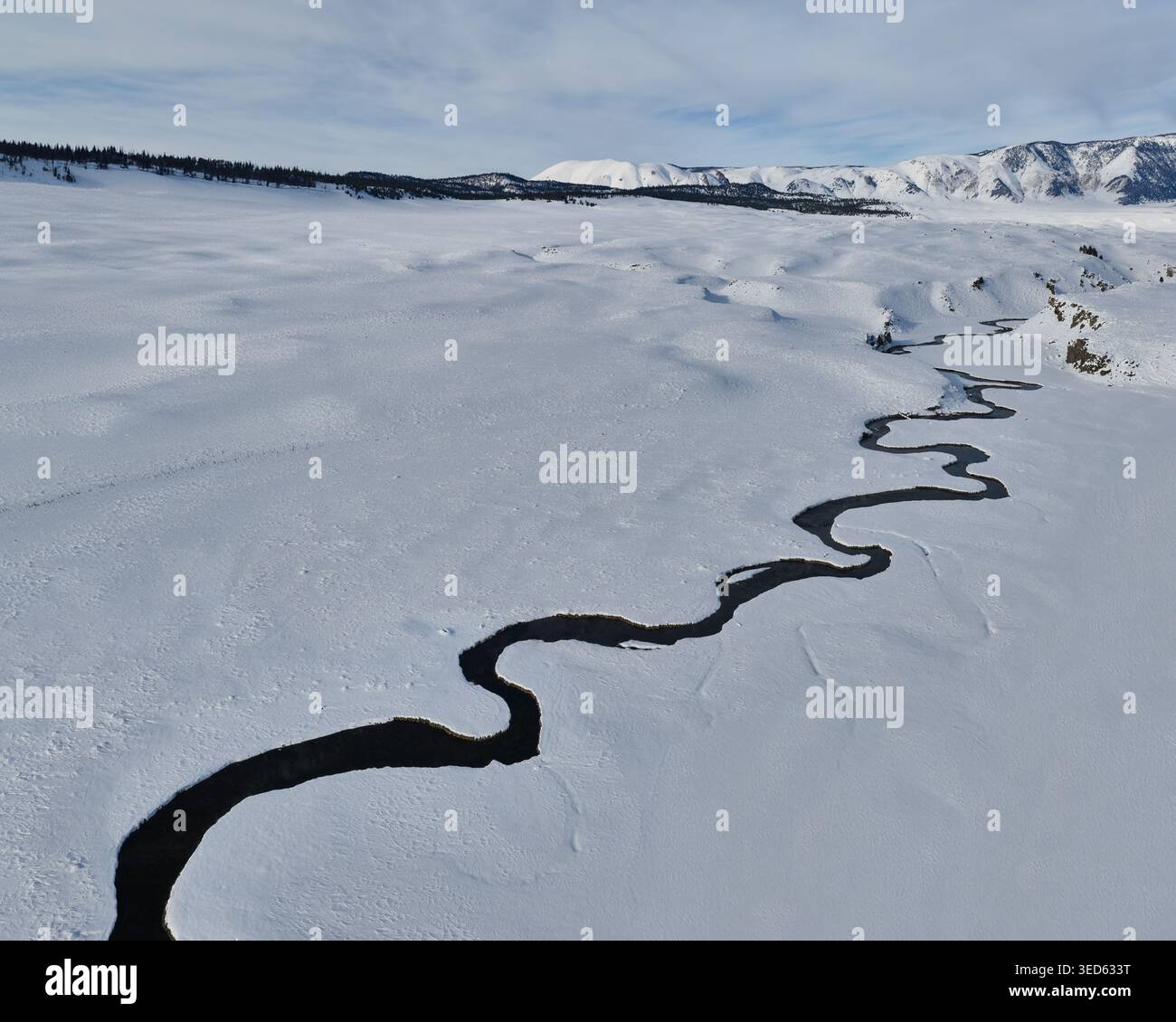 Corsi d'acqua che attraversano l'inverno a Hot Creek Foto Stock
