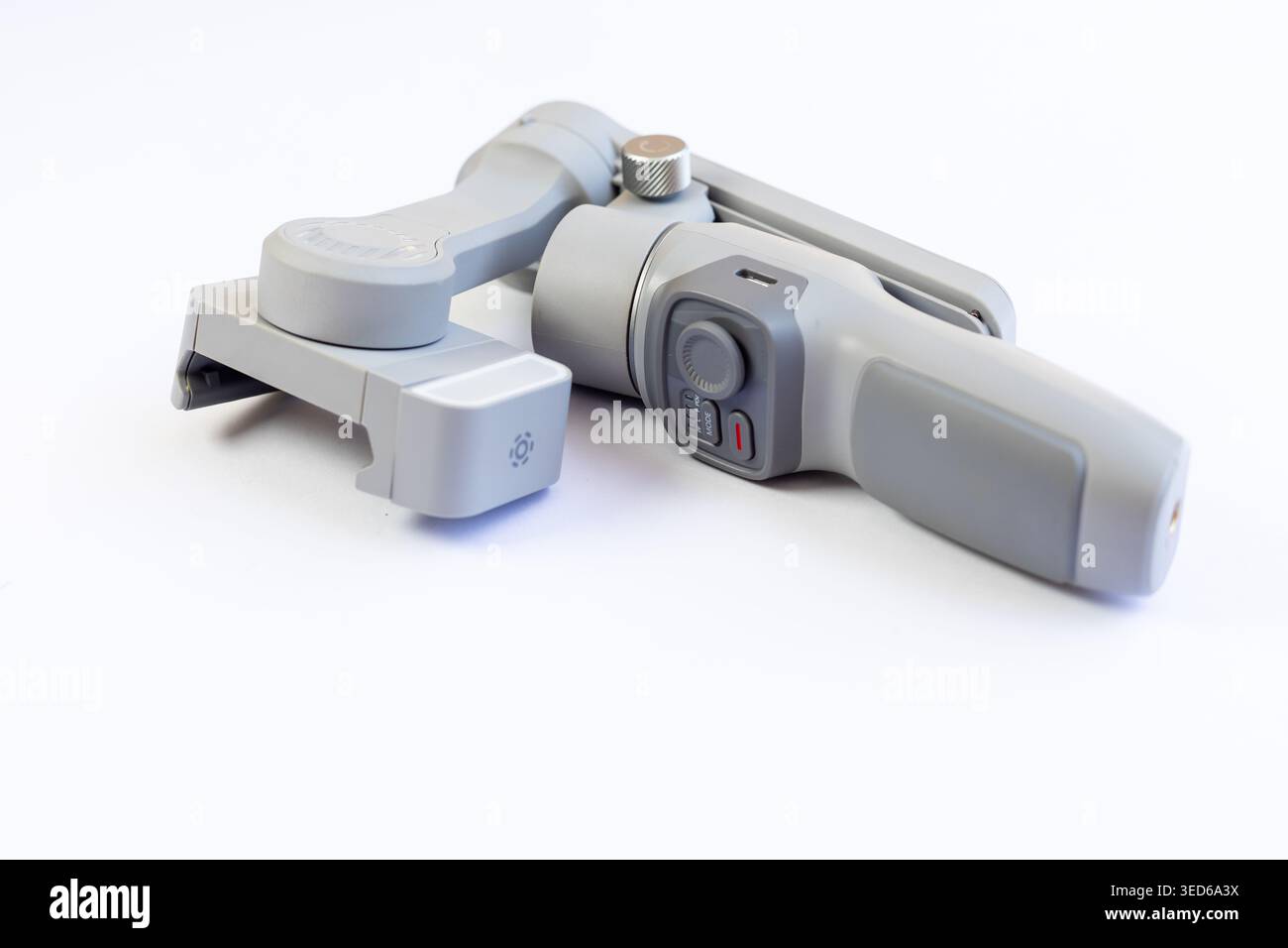 Nuovo strumento stabilizzatore di glicine per smartphone isolato su sfondo bianco Foto Stock