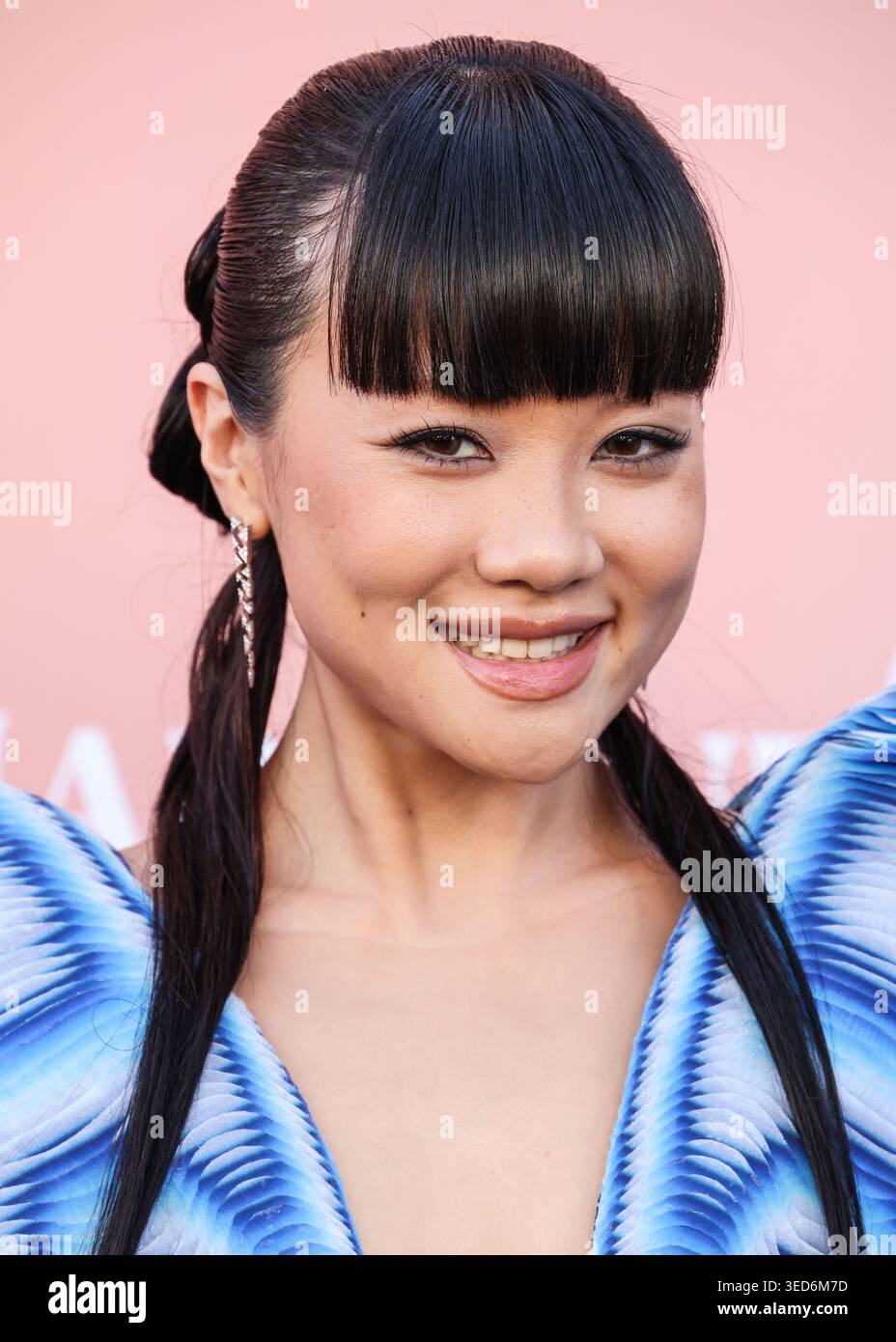 HOLLYWOOD, LOS ANGELES, CALIFORNIA, Stati Uniti d'America - APRILE 29: Rei ami indossa Iris Van Herpen SS19 Couture arriva alla Billboard Women in Music del 2026 tenutasi all'Hollywood Palladium il 29 aprile 2026 a Hollywood, Los Angeles, California, Stati Uniti. (Foto di Xavier Collin/Image Press Agency) Foto Stock