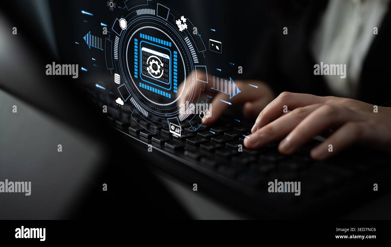 Donna professionista che utilizza la tecnologia con interfaccia digitale per l'analisi dei dati e l'automazione su tastiera in un ambiente di lavoro moderno Quark. Foto Stock