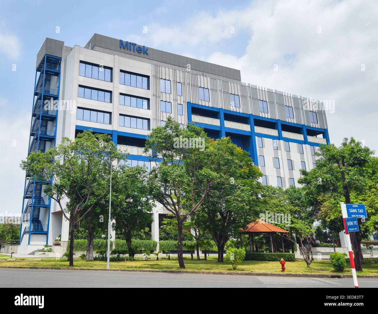 MiTek Vietnam, unità di Berkshire Hathaway: Servizi di ingegneria, tra cui progettazione strutturale, stima e sviluppo di software. HCMC Foto Stock