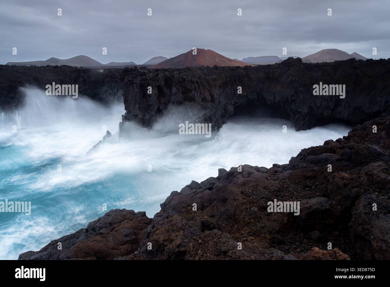 Spagna Isole Canarie, Lanzarote Island, lava calette di Los Hervideros Foto Stock