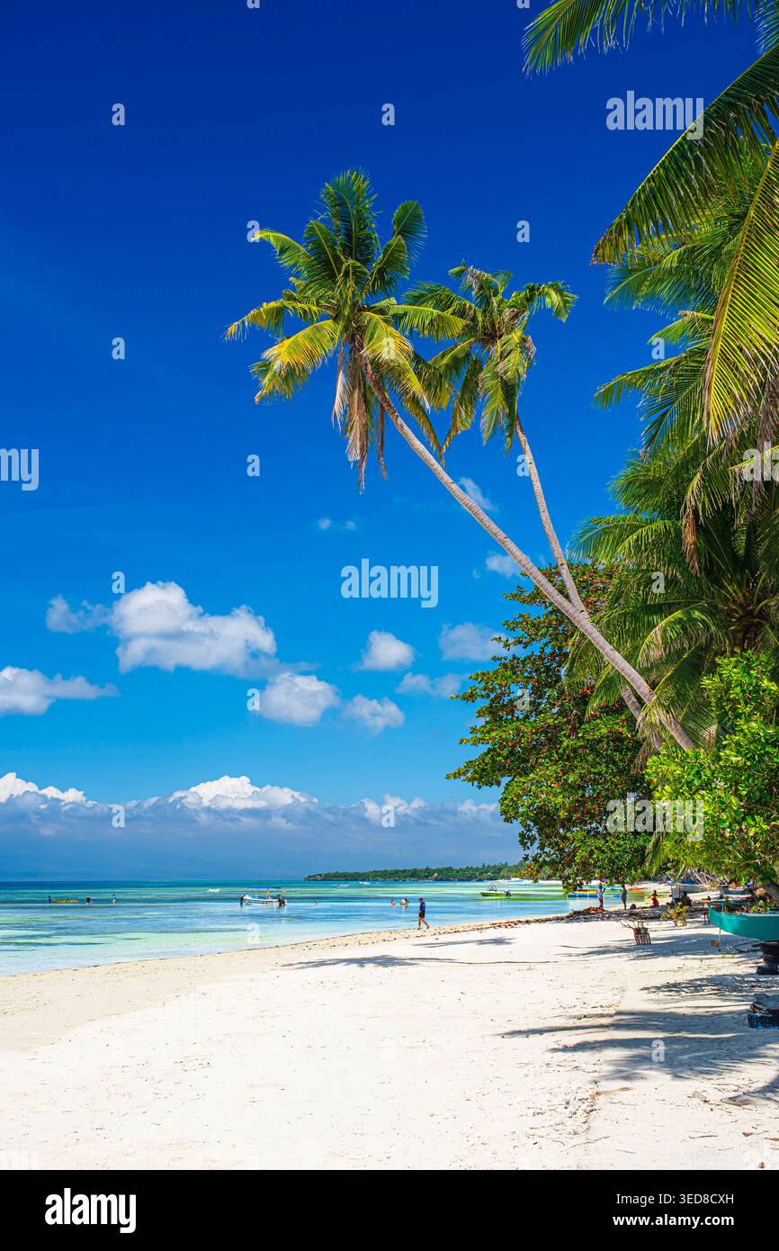 Filippine, regione centrale di Visayas, provincia di Siquijor, isola di Siquijor, spiaggia di San Juan Foto Stock