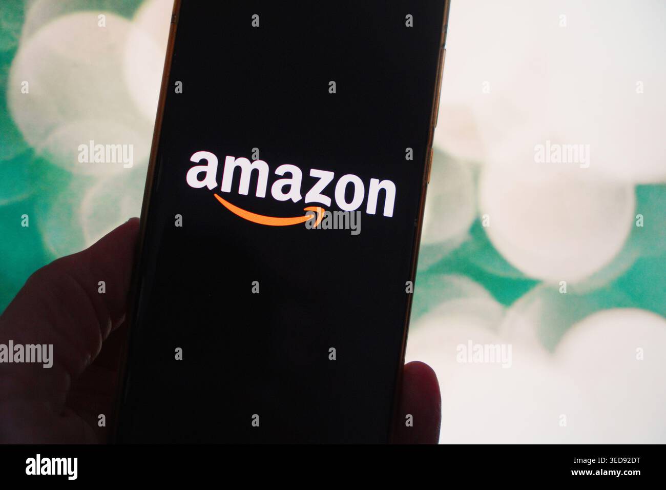 Il logo Amazon visualizzato sullo schermo di uno smartphone Foto Stock