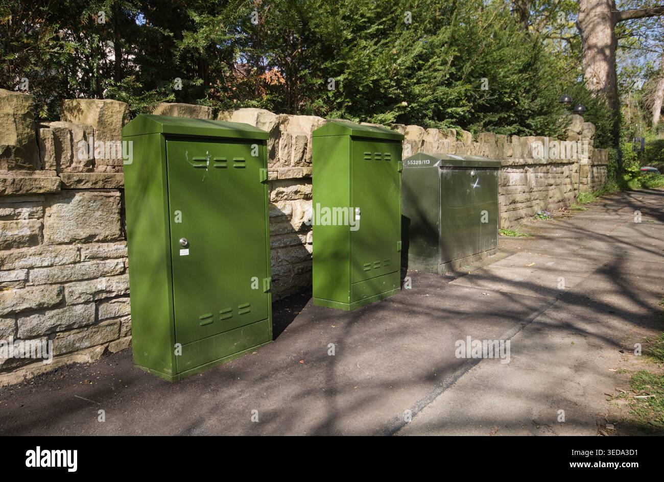 Armadi stradali a banda larga in fibra Foto Stock