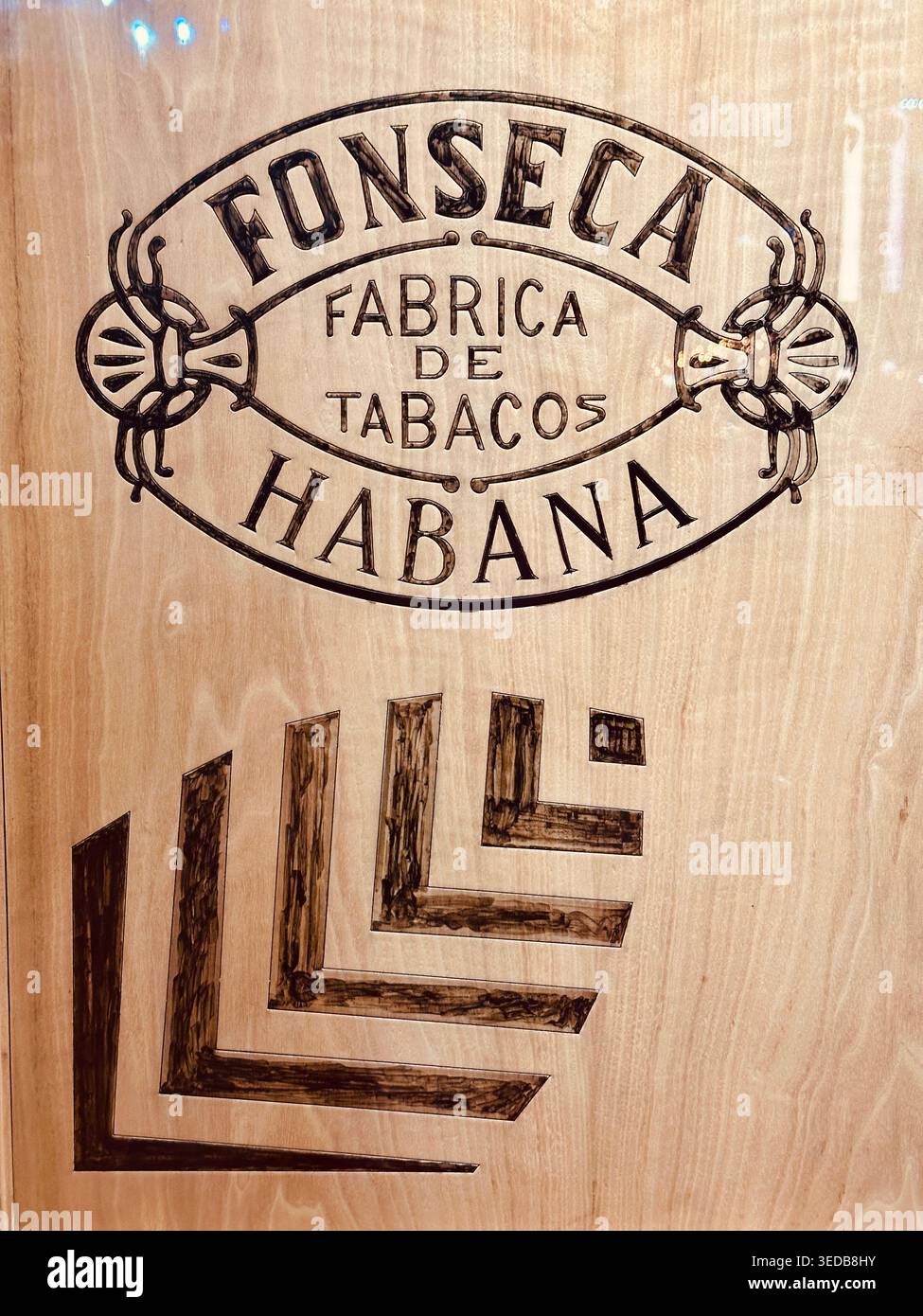 Logo Fonseca Habana Cigars su scatola di legno - Immagine stock catturata con smartphone