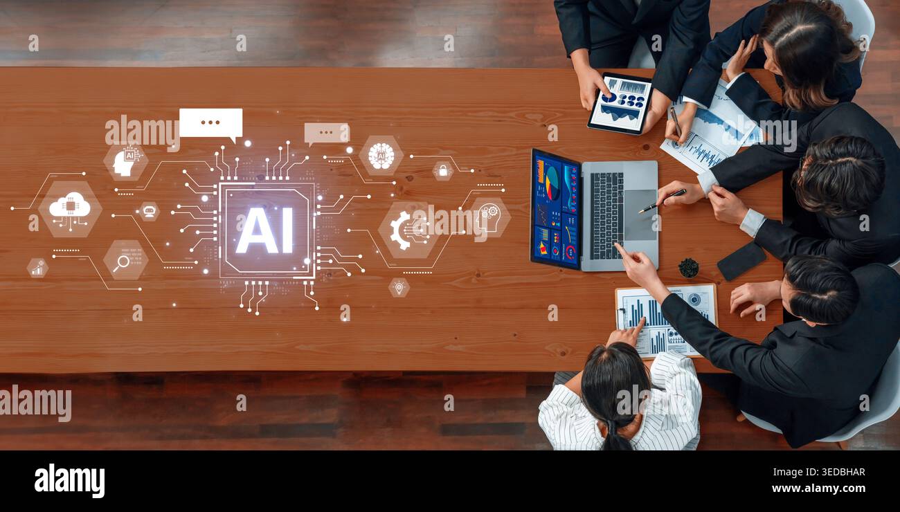 Concetto di intelligenza artificiale cognitiva e conversazionale. Il processore centrale alimenta un chatbot, esegue ricerche di dati nel cloud e facilita l'intelligenza Foto Stock