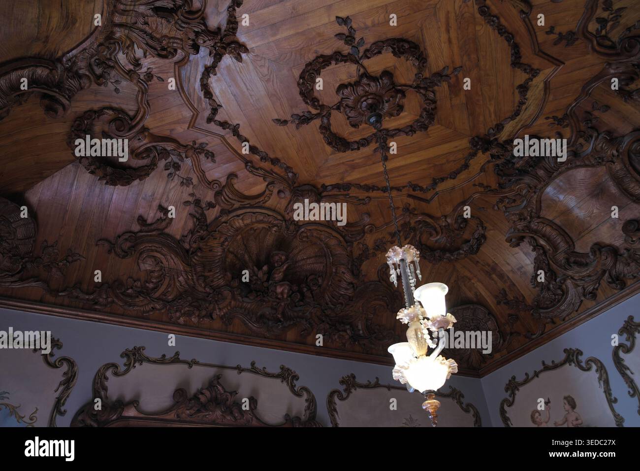 Soffitto in legno, Palacio da Regaleira, Sintra, Portogallo. Foto Stock