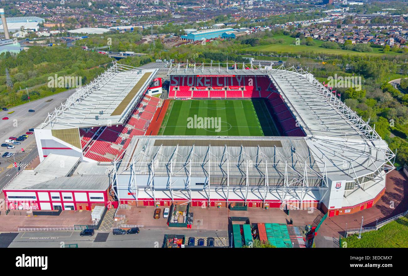 Stoke-on-Trent, Staffordshire, Regno Unito. 04.23.2026 immagine aerea dello Stoke City Football Club, Bet 365 Stadium. 23 aprile 2026 Foto Stock