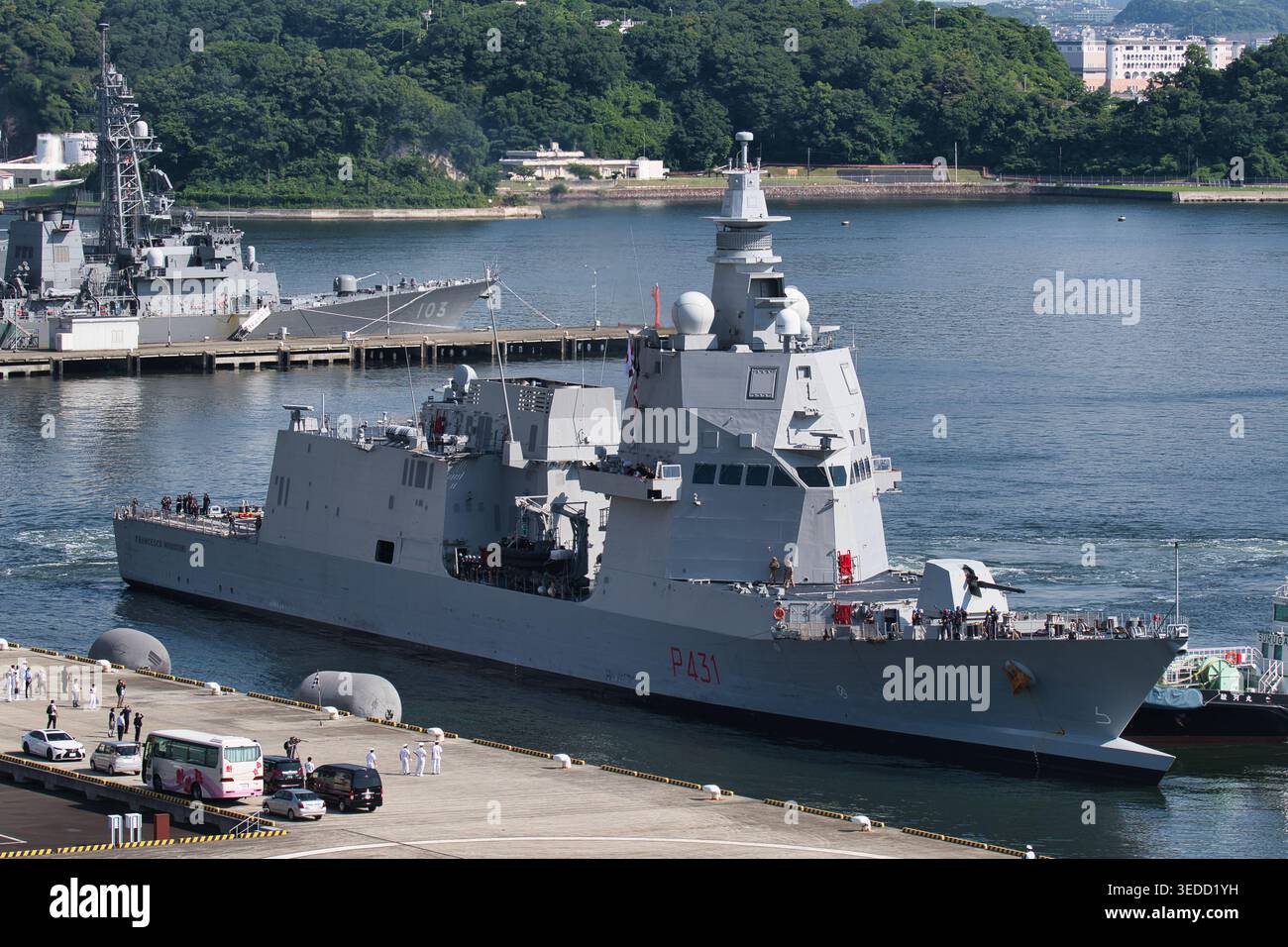 Marina militare Italiana Francesco Morosini (P431), classe PPA, ormeggio OPV presso la base navale di Yokosuka, prima nave da guerra italiana Japan Visit Foto Stock
