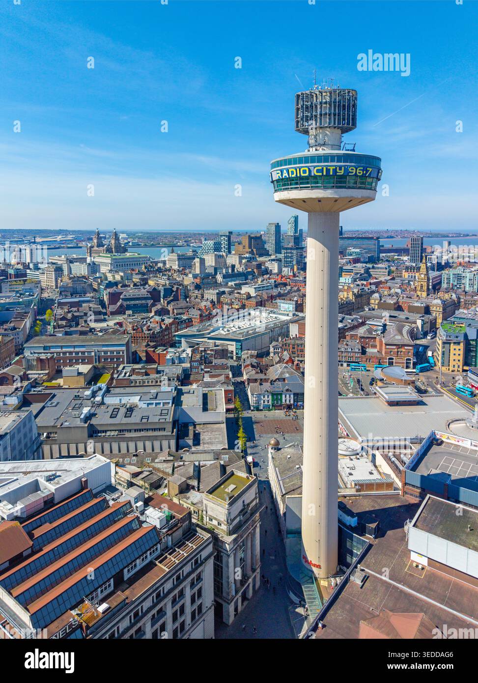 Liverpool, Merseyside, Regno Unito. 04.23.2026 immagine aerea di St John's Beacon e Liverpool City Centre. 23 aprile 2026 Foto Stock