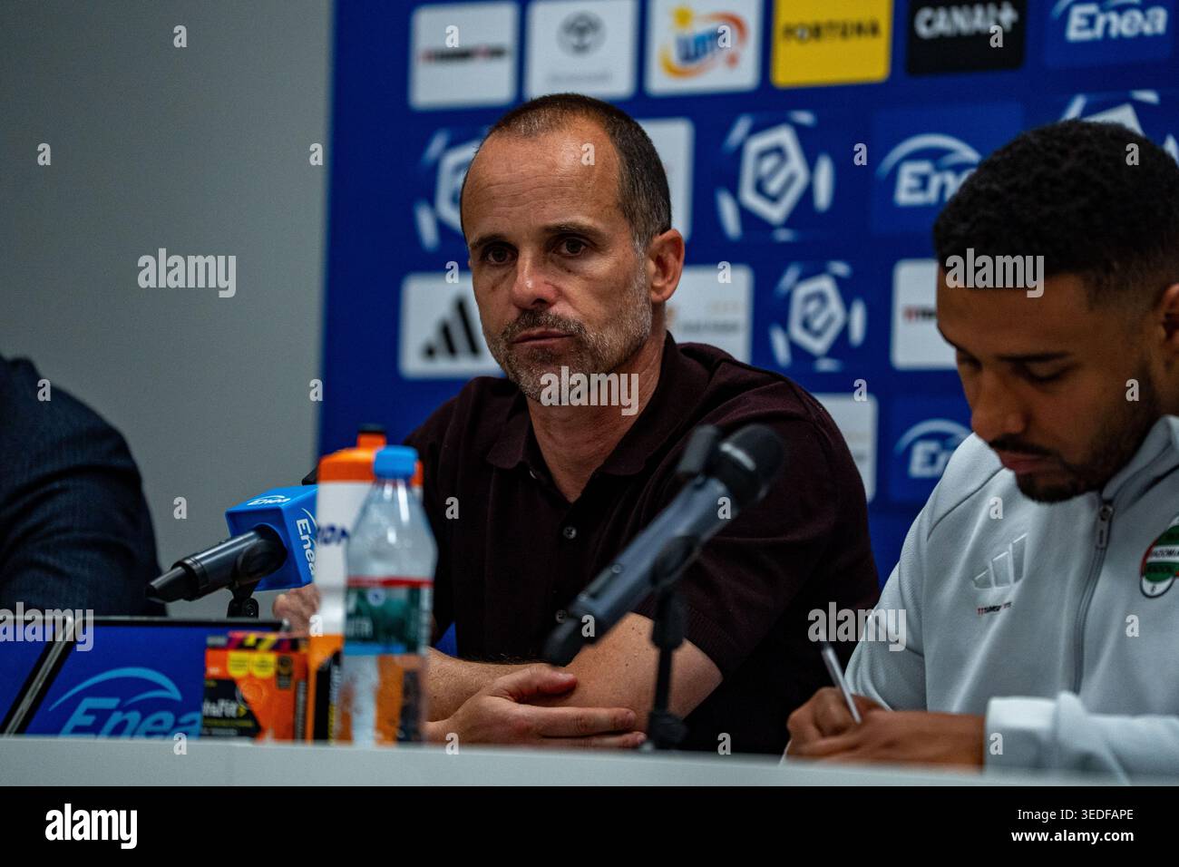 Allenatore od Radomiak Bruno Baltazar visto durante la conferenza stampa visto durante PKO BP Ekstraklasa - partita 31 stagione 25/26 partita tra le squadre di Radomiak Foto Stock