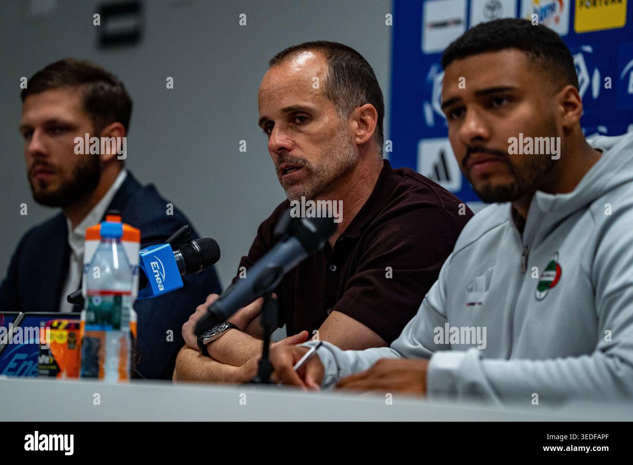 Allenatore od Radomiak Bruno Baltazar visto durante la conferenza stampa visto durante PKO BP Ekstraklasa - partita 31 stagione 25/26 partita tra le squadre di Radomiak Foto Stock