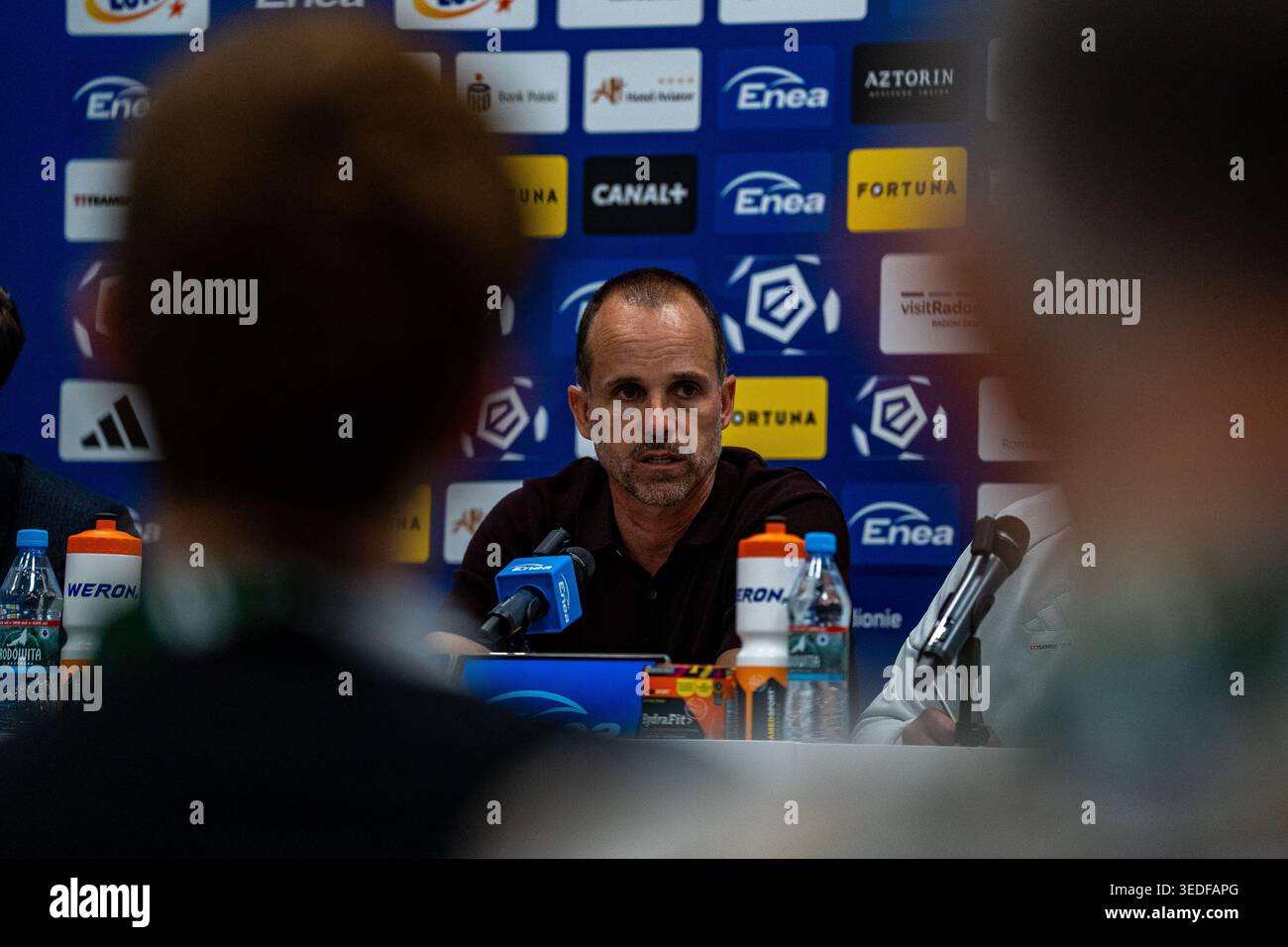 Allenatore od Radomiak Bruno Baltazar visto durante la conferenza stampa visto durante PKO BP Ekstraklasa - partita 31 stagione 25/26 partita tra le squadre di Radomiak Foto Stock