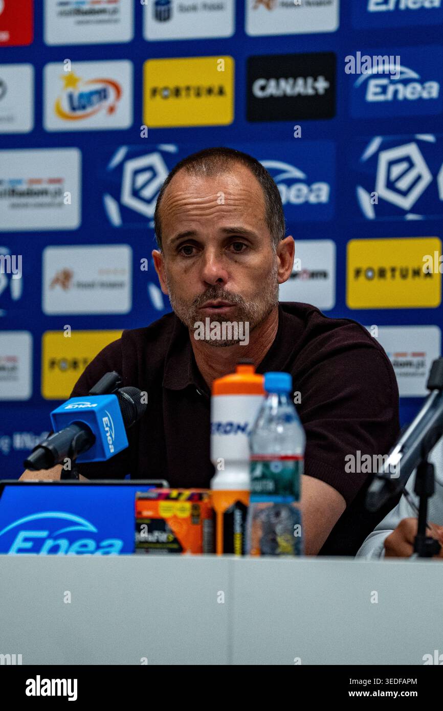 Allenatore od Radomiak Bruno Baltazar visto durante la conferenza stampa visto durante PKO BP Ekstraklasa - partita 31 stagione 25/26 partita tra le squadre di Radomiak Foto Stock