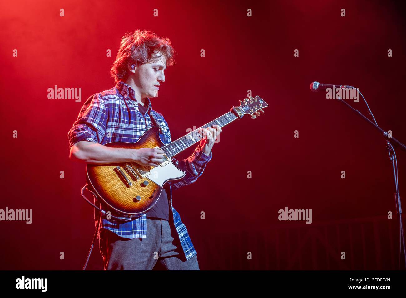 17 aprile 2026: Matteo Mancuso si esibisce all'Alcatraz di Milano Foto Stock