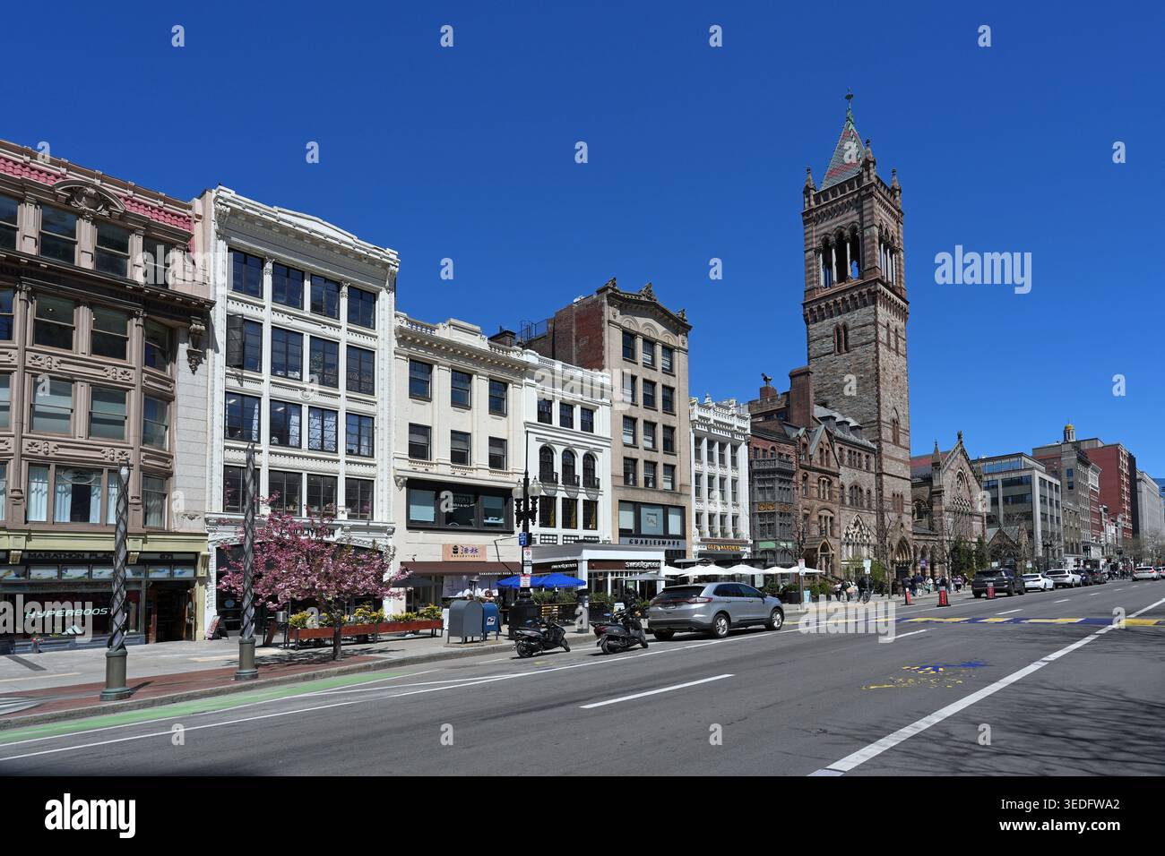 Newbury Street, una famosa strada per lo shopping e i ristoranti nella zona Back Bay di Boston Foto Stock