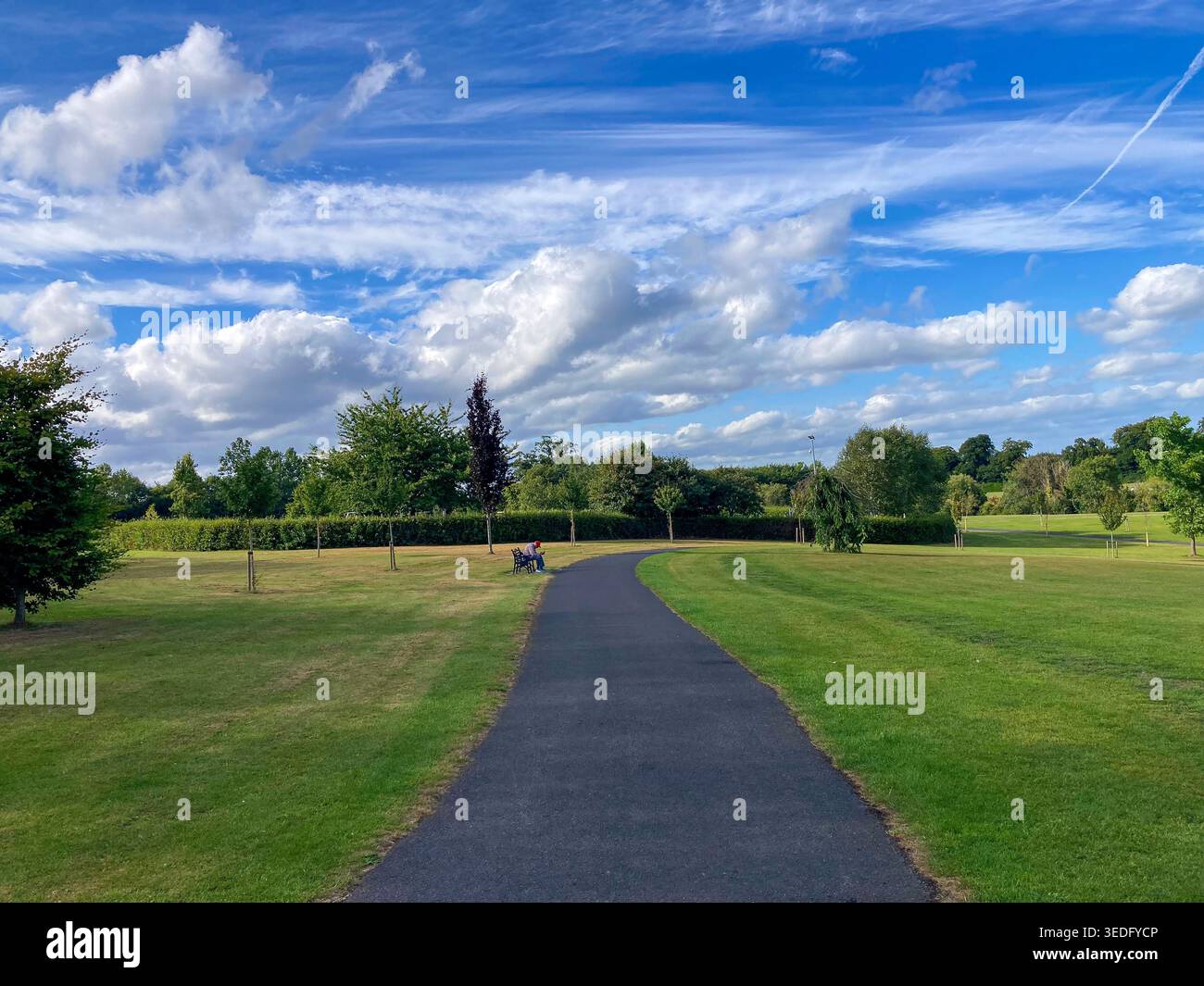 da solo in un parco pubblico Foto Stock
