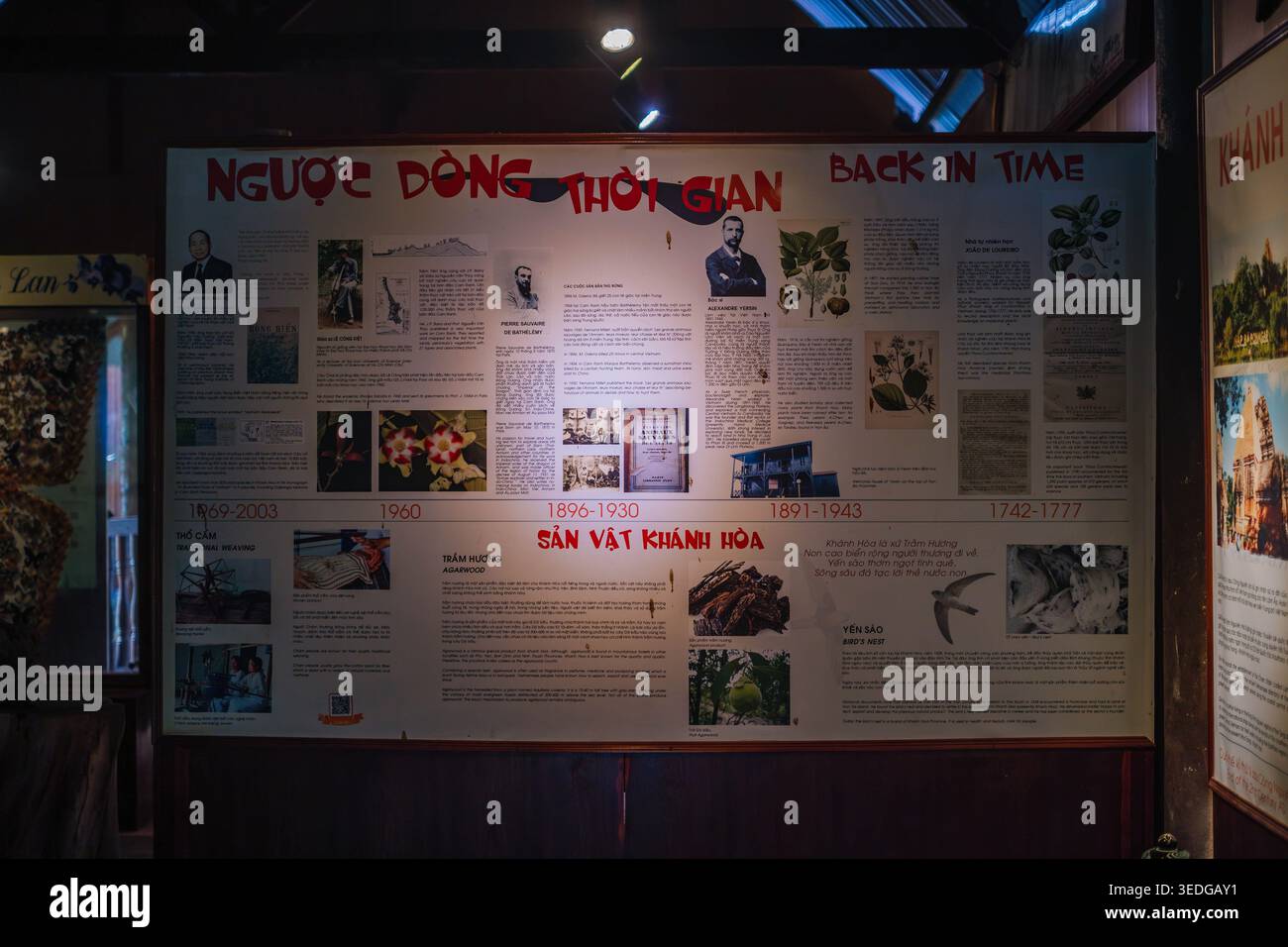 Storico Information Board indietro nel tempo Foto Stock