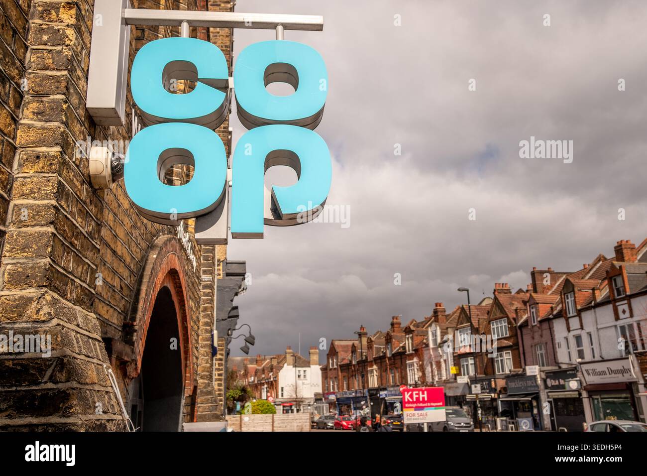 LONDRA - 30 MARZO 2026: BROCKLEY ROAD SE4 - Co-op supermarket Brockley Road Storefront Lewisham Foto Stock