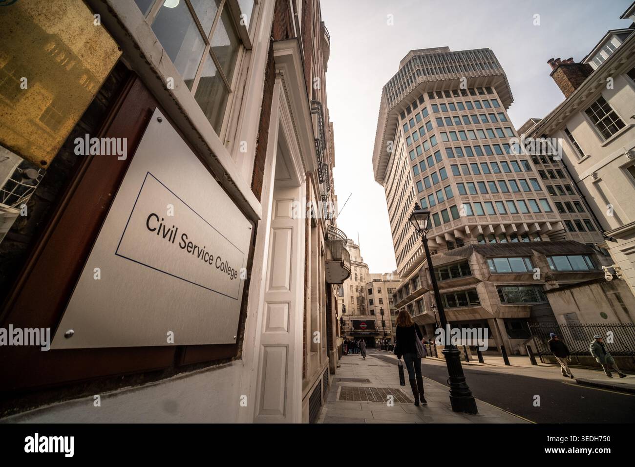 LONDRA - 20 MARZO 2026: PETTY FRANCE SW1 - Civil Service College firma la sede del Ministero della giustizia Foto Stock