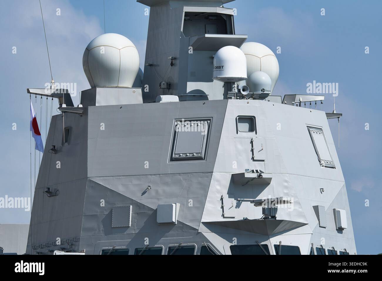 Leonardo KRONOS Starfire X-band radar fisso AESA sulla Marina militare italiana Francesco Morosini (P431), fregata di pattuglia classe Thaon di Revel. Foto Stock