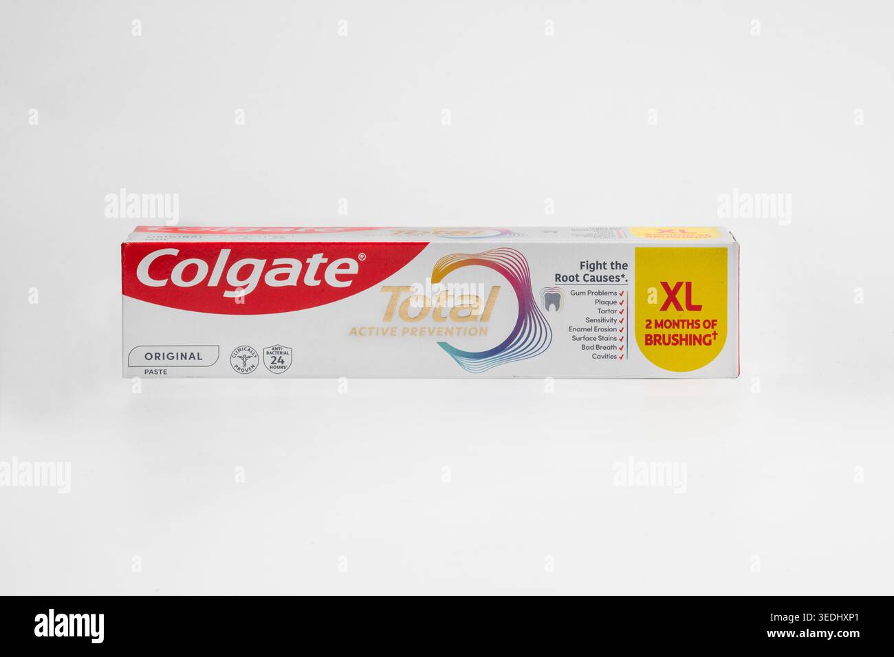 Una scatola di dentifricio Colgate Total Active Prevention. Foto Stock