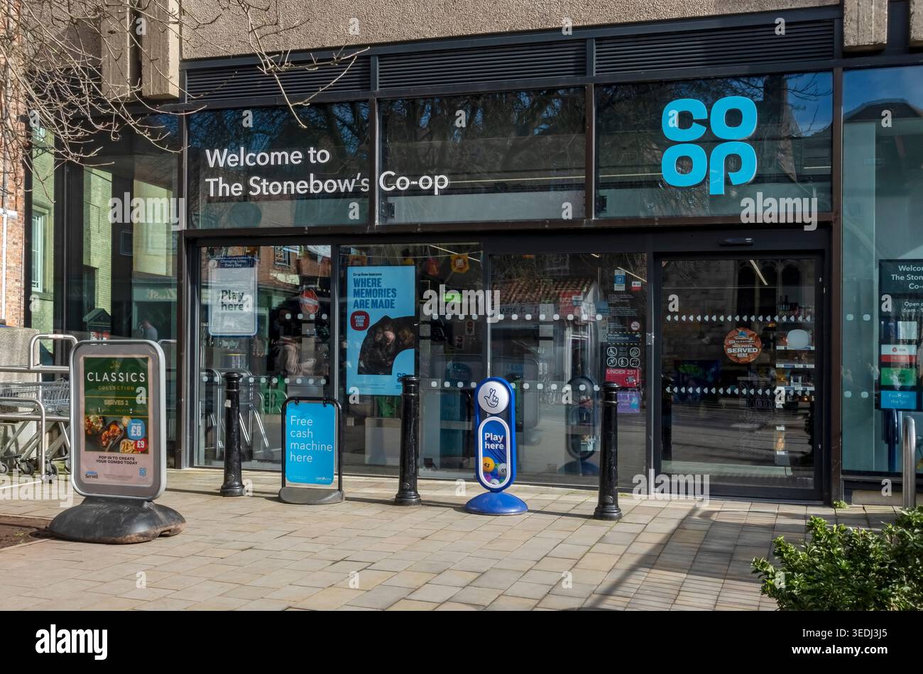 Co op shop, supermercato nel centro di York, North Yorkshire, Inghilterra, Regno Unito, Gran Bretagna, Regno Unito, Gran Bretagna Foto Stock