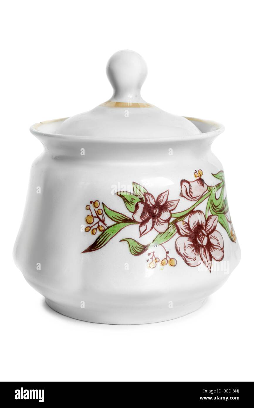Vaschetta per zucchero in ceramica bianca dipinta con motivi floreali isolata su sfondo bianco Foto Stock