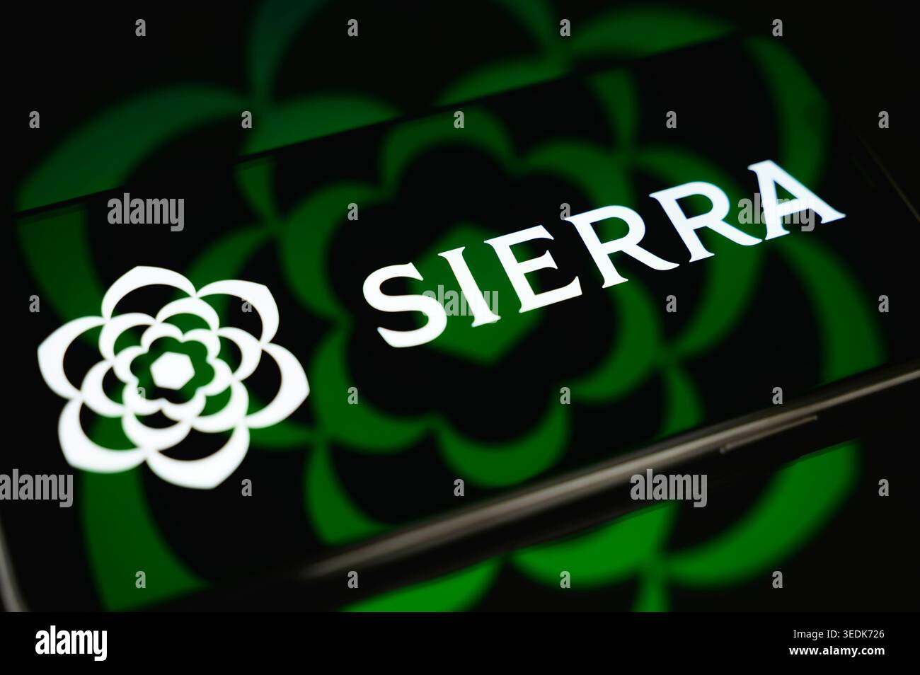 Parigi, Francia - 6 maggio 2026: Il logo di Sierra, un'innovativa piattaforma per agenti ai per l'esperienza del cliente, mostrato su un dispositivo mobile a Parigi. Foto Stock