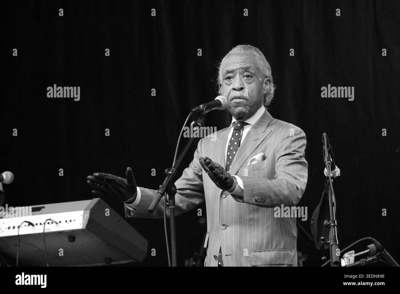 Tulsa, Oklahoma, Stati Uniti. 19 giugno 2020. Il reverendo al Sharpton parla durante un raduno e un evento commemorativo di giugno. Foto Stock
