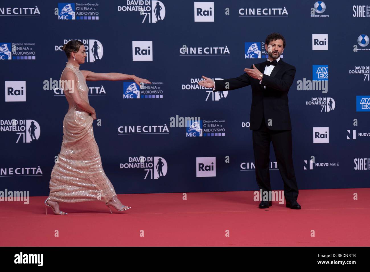 Roma, 6 maggio 2026 - Vinicio Marchioni e Milena Mancini partecipano al Red carpet del 74° David di Donatello, agli studi Cinecitta. Crediti: Luigi de Pompeis/Alamy Live News Foto Stock