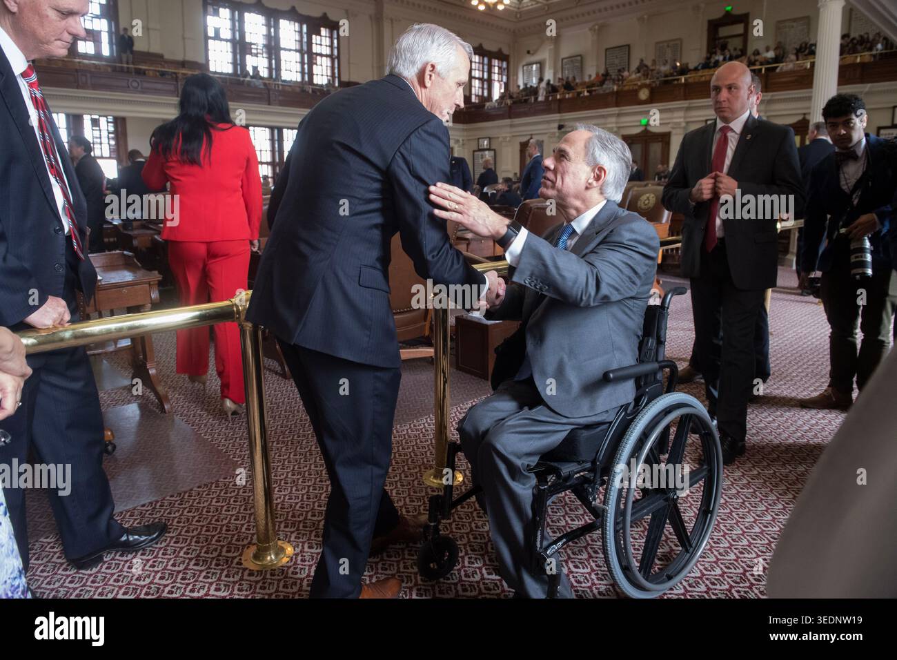 Il governatore del Texas Greg Abbott (centro) visita la camera dei rappresentanti, Austin, Texas, 27 maggio 2019. (Foto di John Anderson/The Austin Chronicle) Foto Stock
