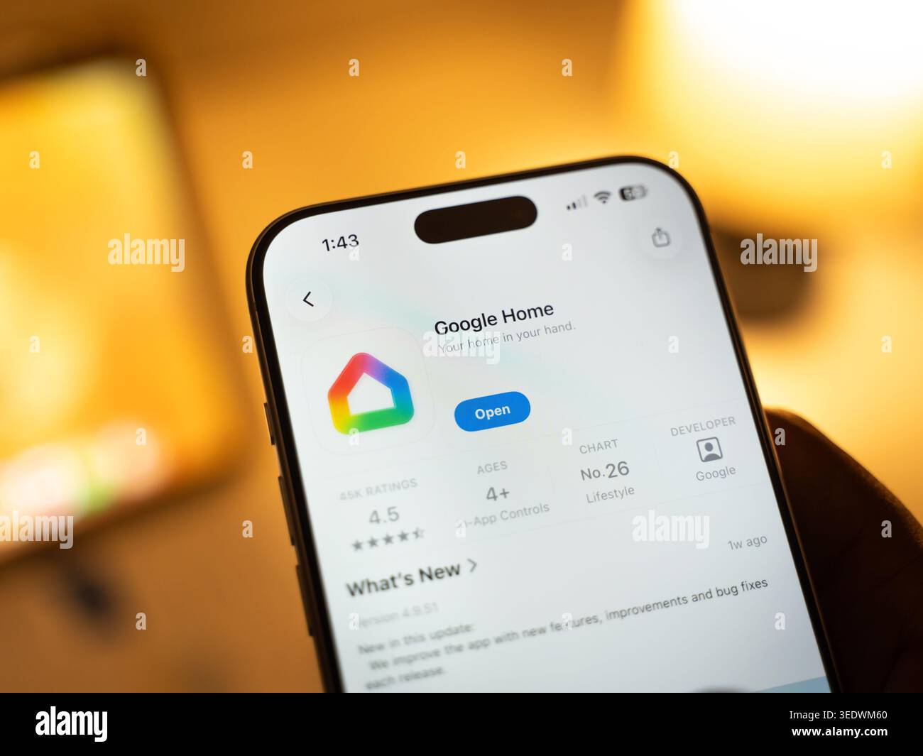 Il logo Google Home viene visualizzato sullo schermo di uno smartphone, a Bangalore, India, il 28 febbraio 2026 Foto Stock