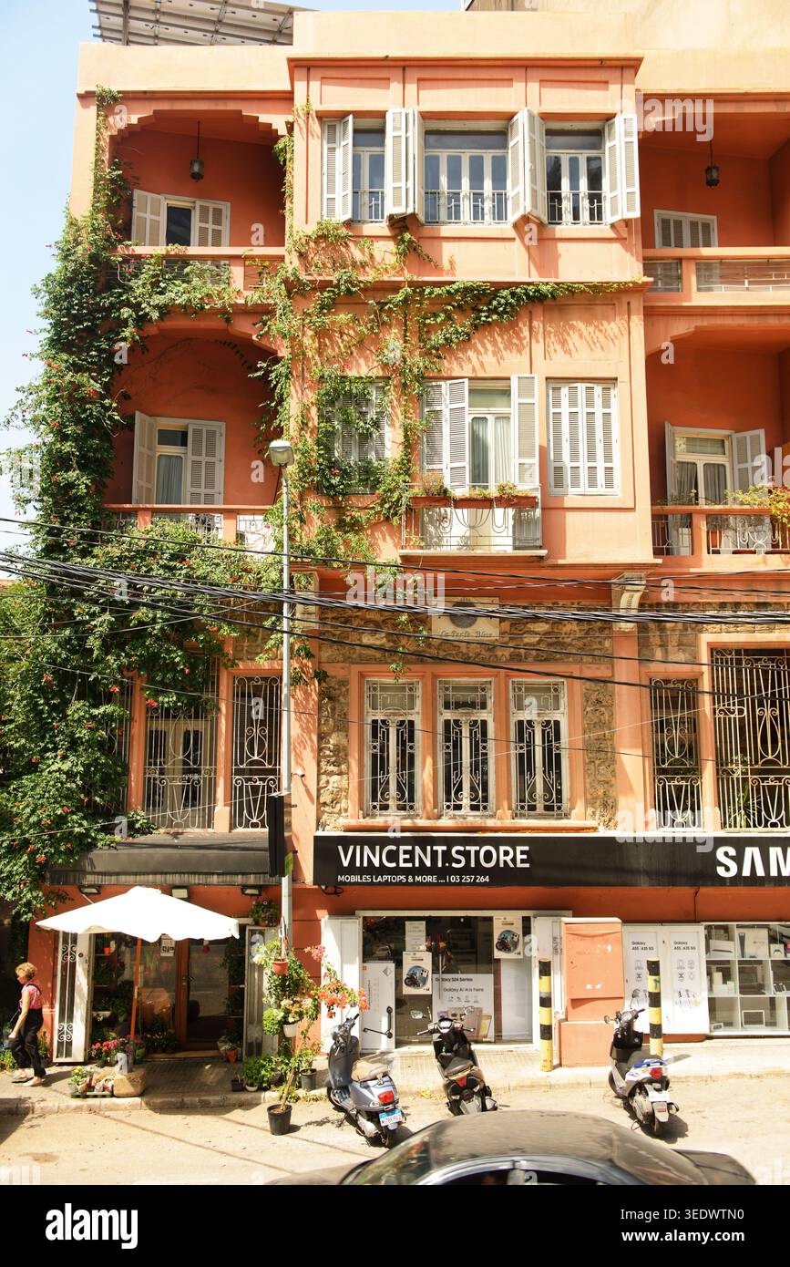 Tradizionale architettura libanese in pietra e edificio storico nello storico quartiere residenziale di Achrafieh, Beirut. Foto Stock