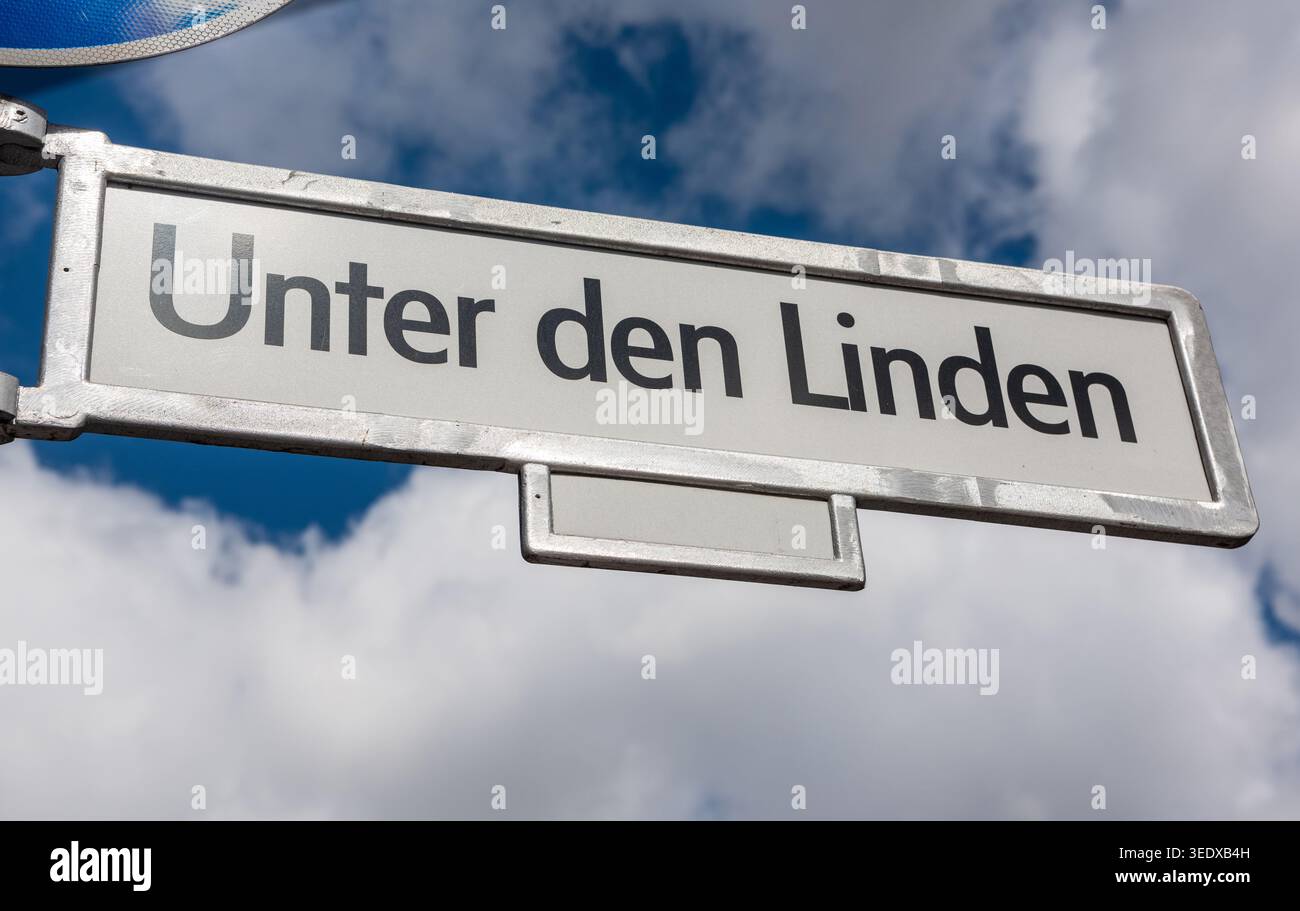 Il viale Unter den Linden strada segno a Berlino, Germania Foto Stock