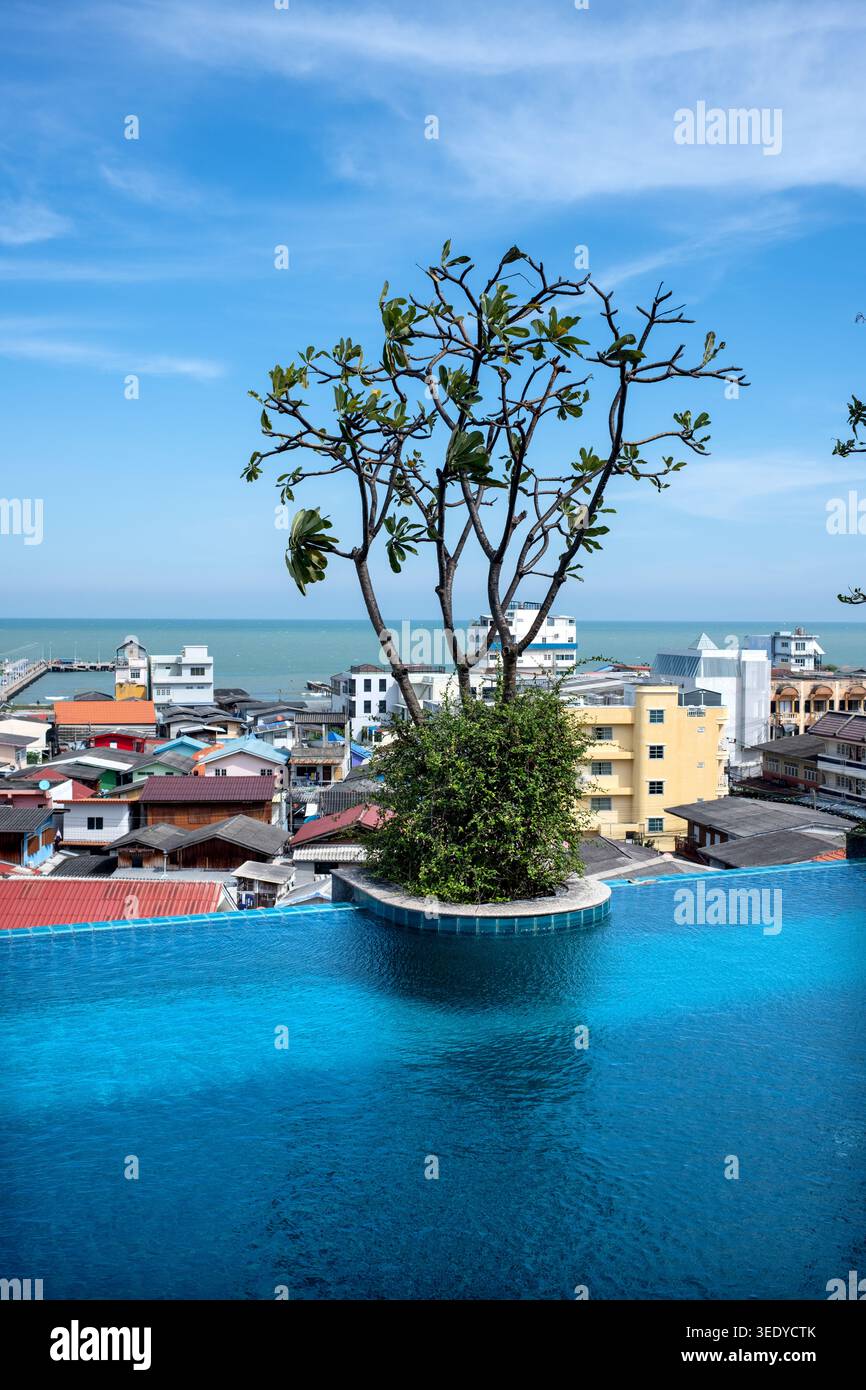 Alberi ; albergo ; piscina ; Hua Hin ; Thailandia; Foto Stock