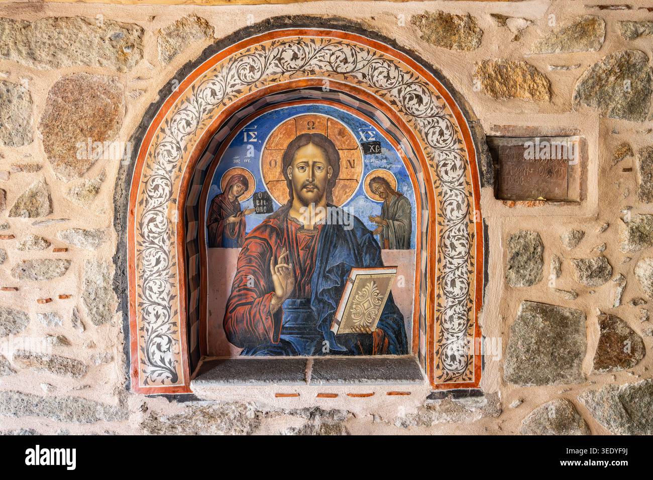 Meteora, Kastraki, Tessaglia, Grecia. 31 ottobre 2023. Murale nel monastero di Varlaam sulle formazioni rocciose di Meteora. Foto Stock