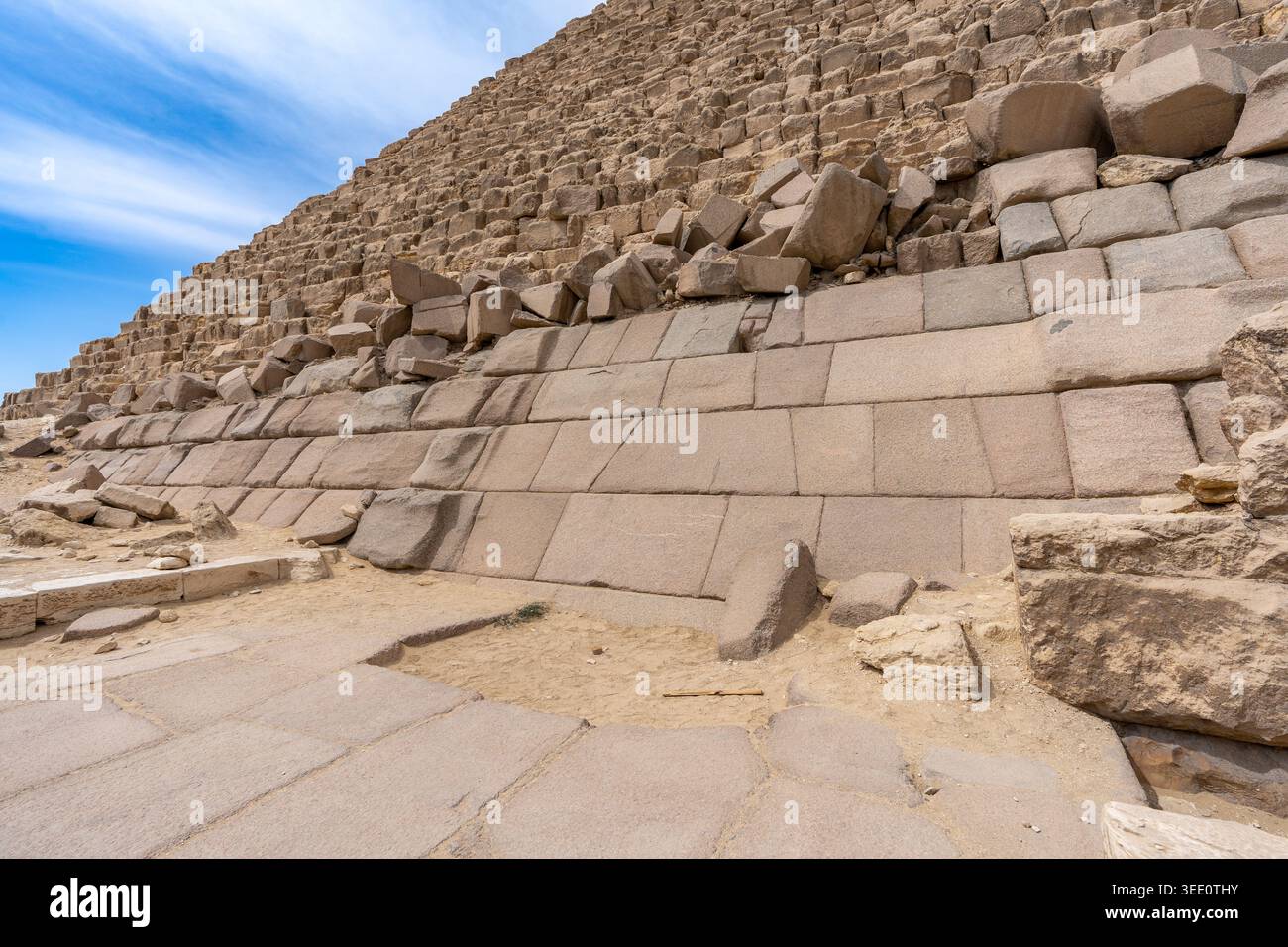 Un'immagine ravvicinata delle pietre di rivestimento della Piramide di Menkaure, Giza, Egitto. Foto Stock