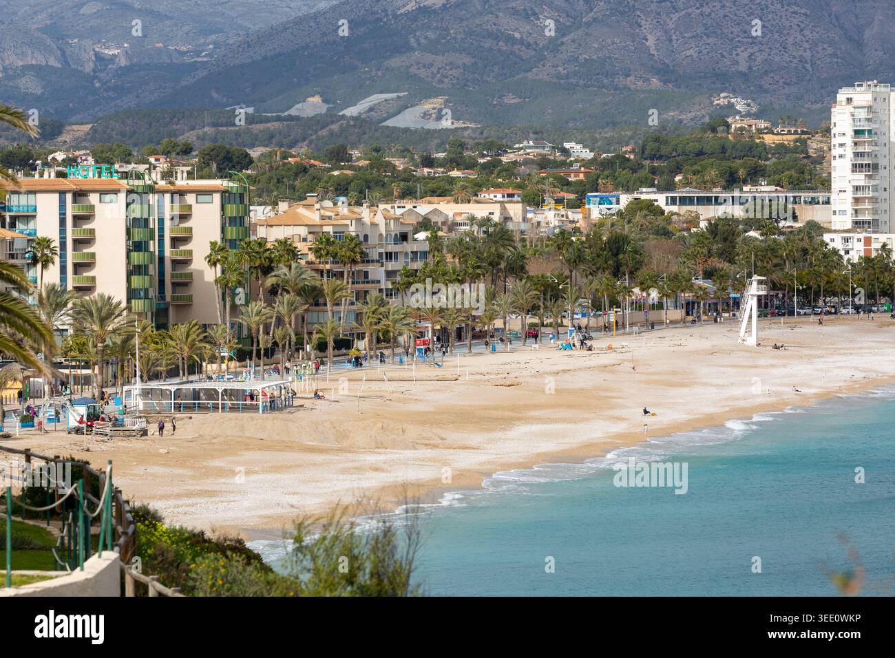 Albir e la spiaggia di l'Albir (Playa de l'Albir) viste dal Parco naturale Serra Gelada, Alicante, Spagna Foto Stock