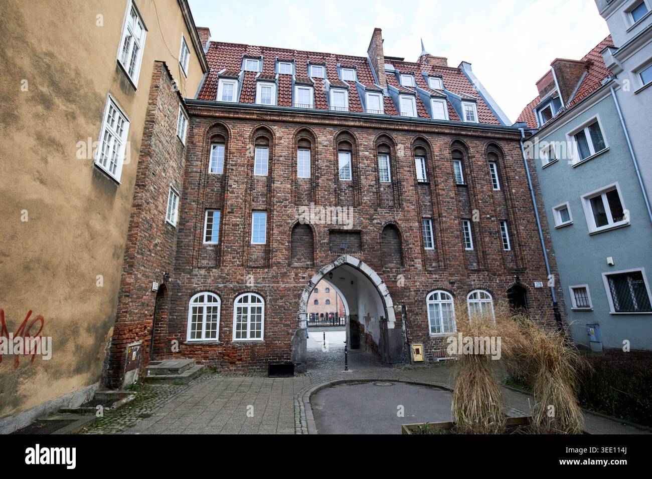 lato della città della porta brama straganiarska danzica polonia Foto Stock