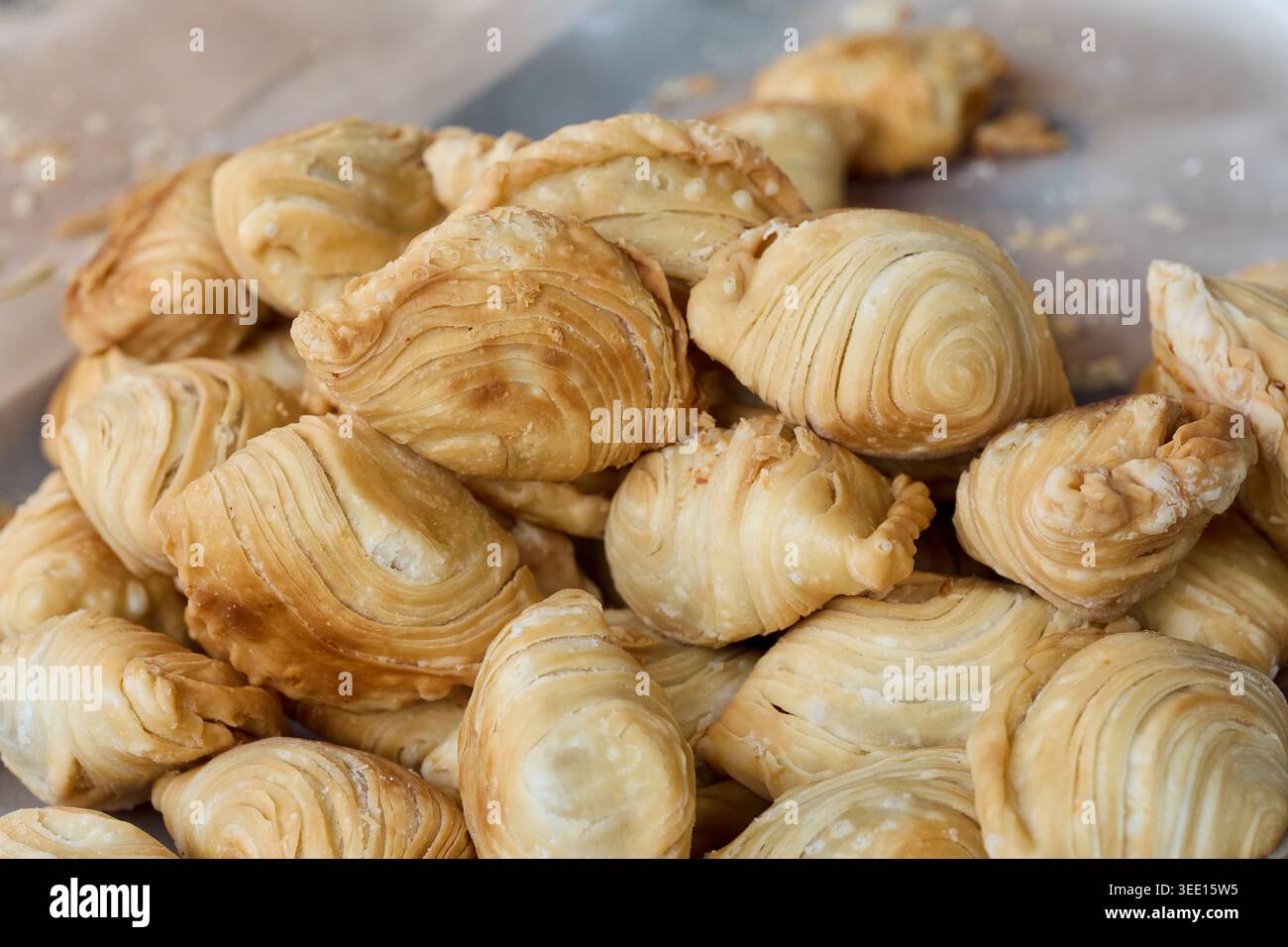 Soffice al curry ripieno di soia nel piatto Foto Stock