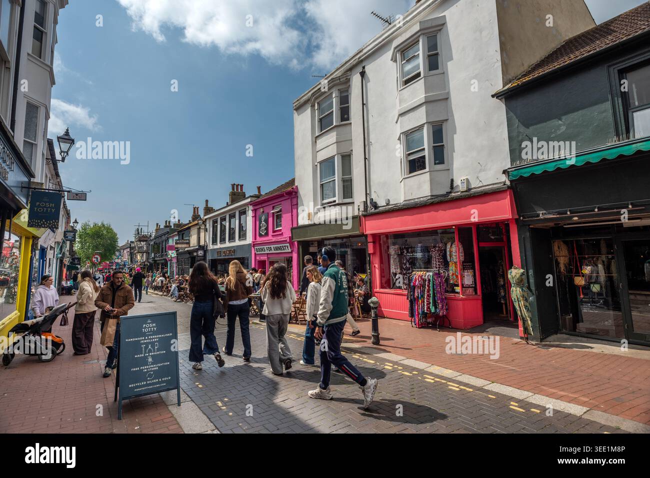 Brighton, 2 maggio 2026: Sydney Street a North Laine Foto Stock