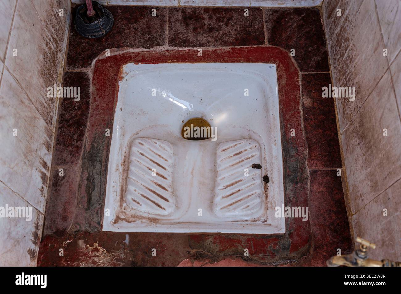 Servizi igienici per la defecazione, Parc de Rha - izilf, Oued Ghighaya Valley, Asni, marocco, africa. Foto Stock