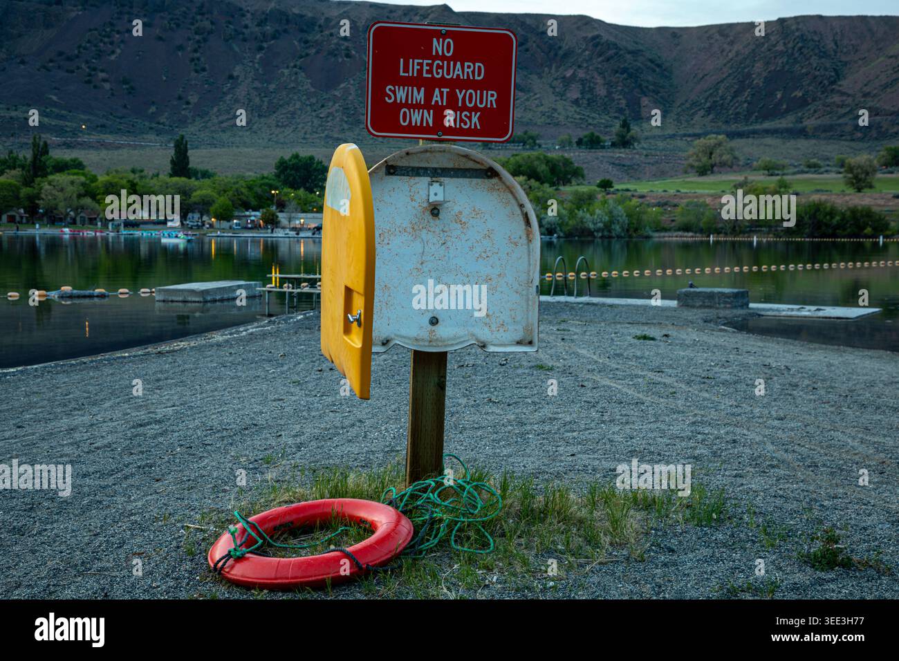 WA29156-00...WASHINGTON - area per nuotare presso Park Lake a Sun Lakes - Dry Falls State Park. Foto Stock