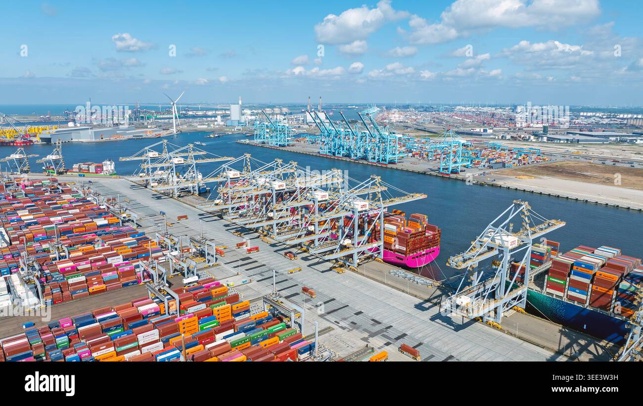 Industria nel porto di Rotterdam nei Paesi Bassi Foto Stock