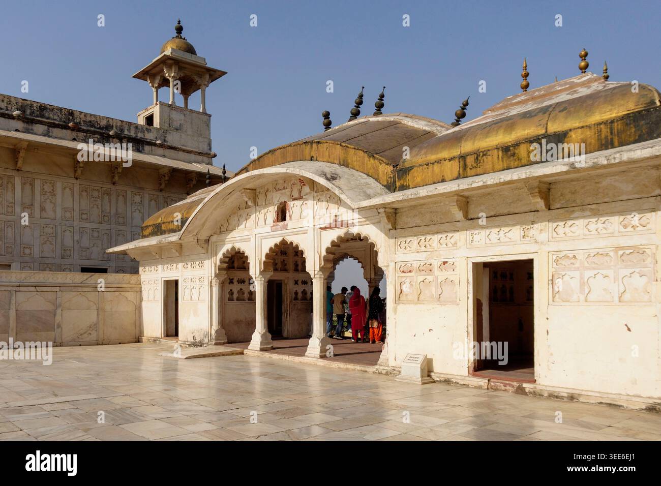 Jahanara Pavilion (noto anche come Jahanara Mahal), una storica struttura in marmo bianco situata all'interno del complesso di Agra Fort in India Foto Stock