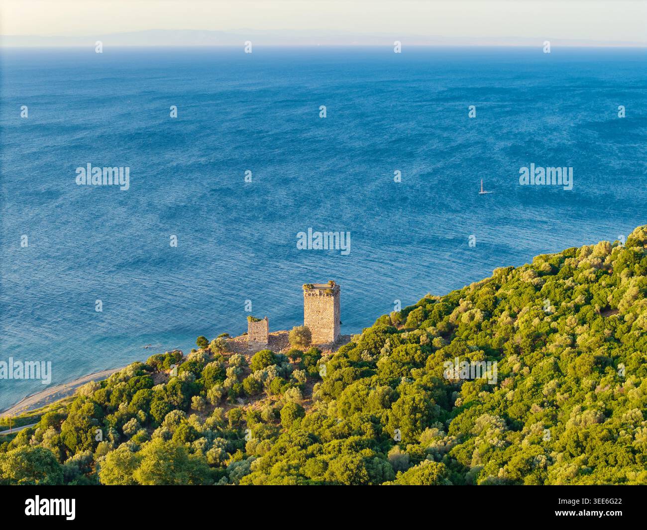 Veduta aerea delle Torri Gattilusi di Paleopolis Samotracia Grecia Foto Stock