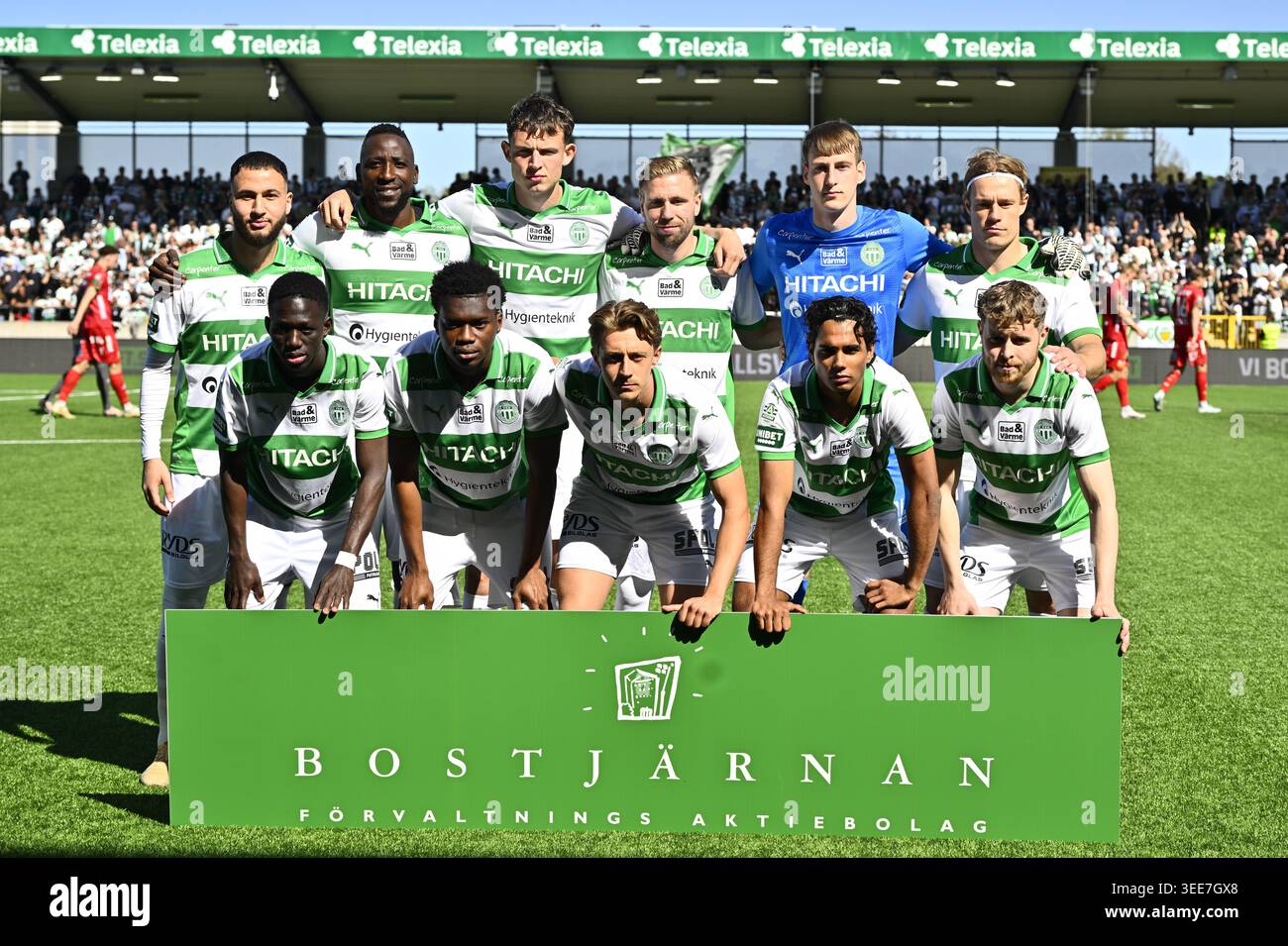 Stoccolma, Svezia. 9 maggio 2026. STOCCOLMA, SVEZIA 20260509Västerås partenza 11 davanti alla partita di calcio Allsvenskan di sabato tra Västerås SK FK e Gais all'Hitachi Energy Arena. Foto: Anders Wiklund/TT/codice 10040 34. Elis Jäger (MV) 2. Herman Magnusson 18. Frederic Nsabiyumva (K) 21. Victor Wernersson 11. Simon Gefvert 10. Jonathan Ring 8. Mamadou Ousmane Diagne 15. Jonathan Karlsson 17. Sountonoma Axel Taonsa 9. Mikkel Ladefoged 7. Abdelrahman Boudah Saidi questo testo è tradotto automaticamente Credit: TT News Agency/Alamy Live News Foto Stock