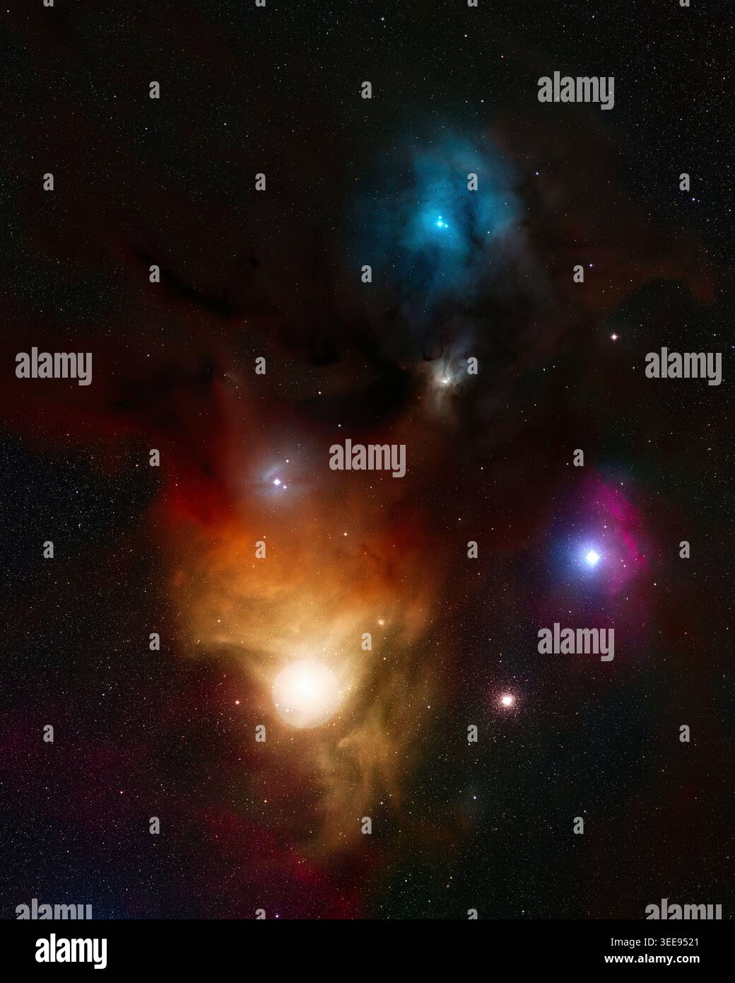 Una vista dello spazio profondo presenta nuvole di gas colorate nelle tonalità blu, arancione e magenta che circondano stelle luminose e nebulose scure contro un fitto campo stellare. Foto Stock